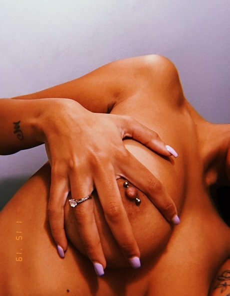 AevonVan tits onlyfans