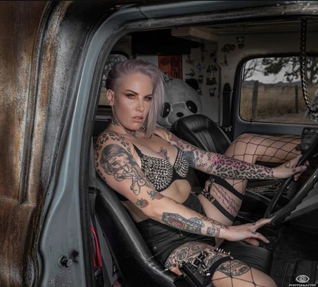 Bec Rawlings onlyfans model