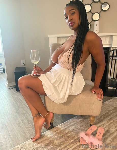 Nichole Sole onlyfans picture