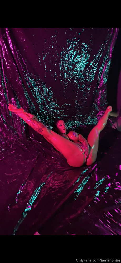 Lindi Nunziato onlyfans striptease