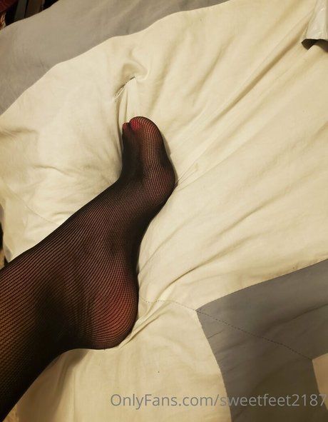 sweetfeet2187 onlyfans model photos