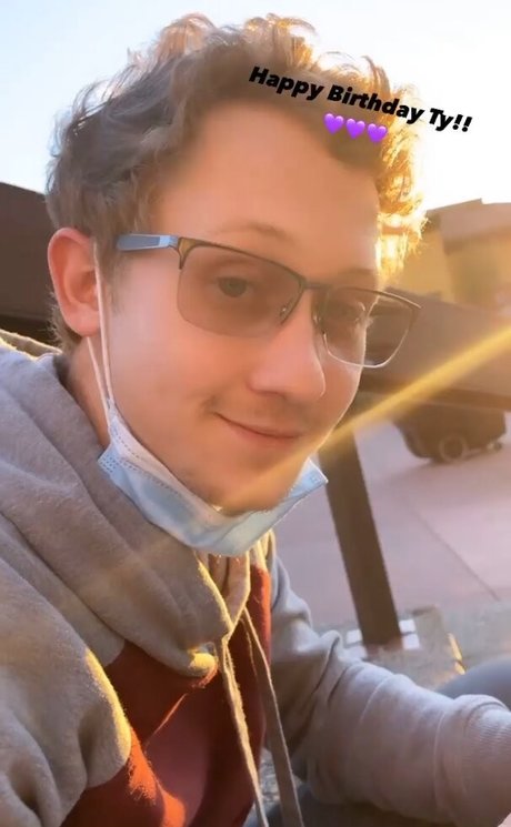 ASMR Darling onlyfans sextape leak