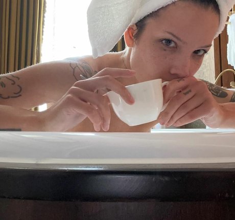 Halsey onlyfans pic