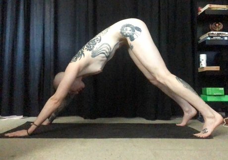 Comicbookgirl19 feet onlyfans