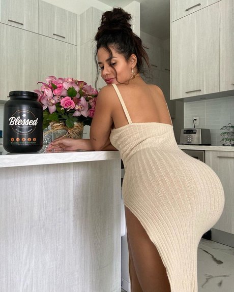 Katya Elise Henry Profile pic