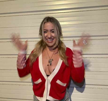 Scarlet Aviram naked onlyfans leak