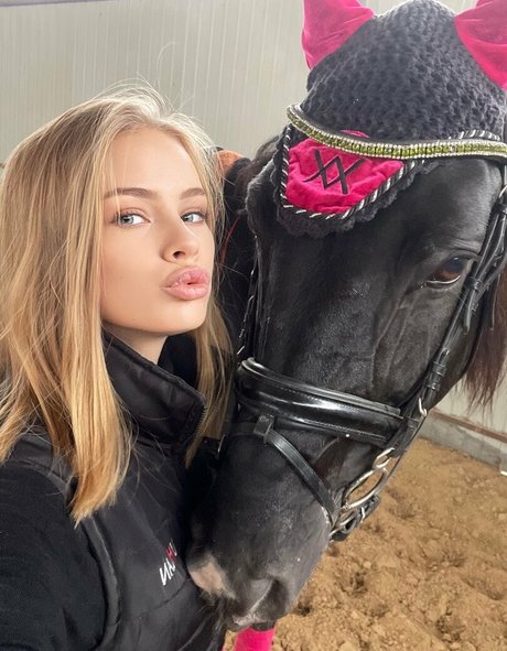 Ilona Arsentieva naked onlyfans pics