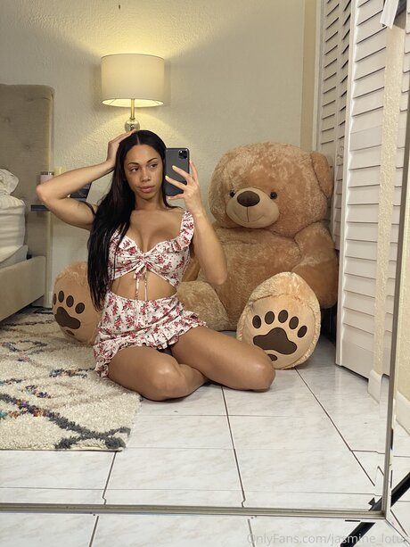 Jasmine Lotus naked onlyfans leak