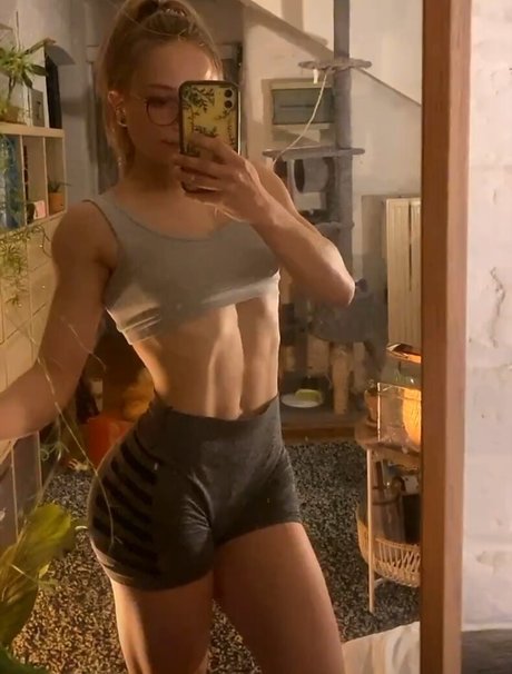 Aline Dessine leak onlyfans nude