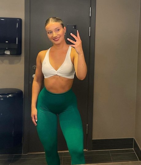 Ermira Lika only fans nude leaks