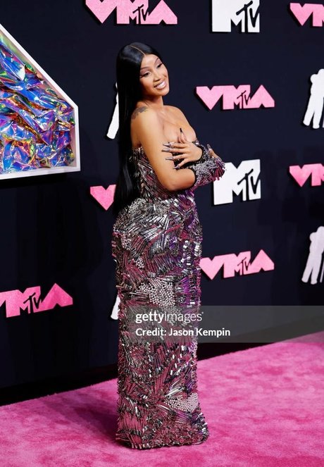 Cardi B nude onlyfans leak