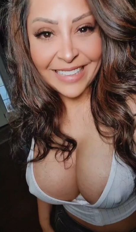 Michelle Miele desnuda onlyfans