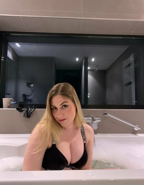 milenaaxoxo onlyfans hot