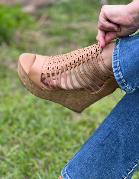 wifeyassandfeet onlyfans free