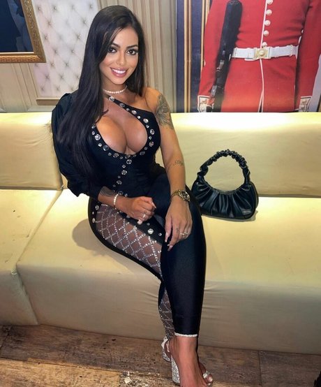 Stephanie Silveira onlyfans nude leaks