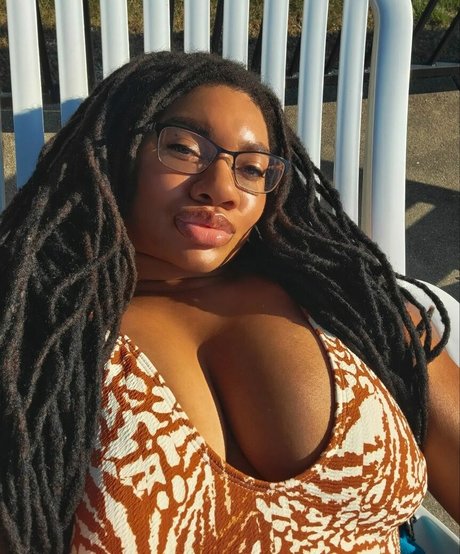 Locked Honey Princess onlyfans model