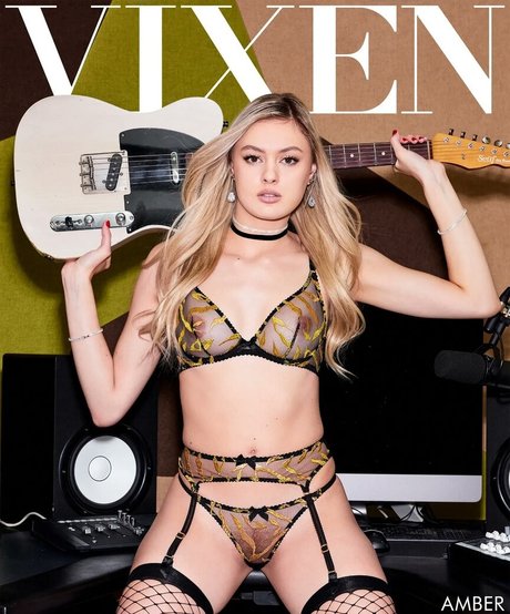 Amber Moore strip onlyfans