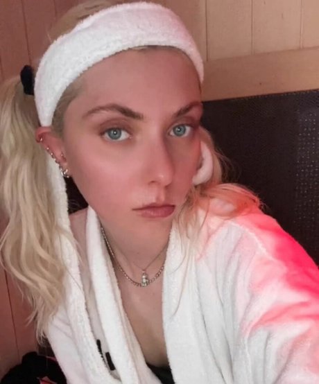 Taylor Momsen onlyfans leak sex