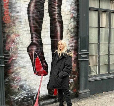 Taylor Momsen onlyfans page