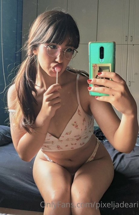 pixeljadearixela onlyfans porn leaked