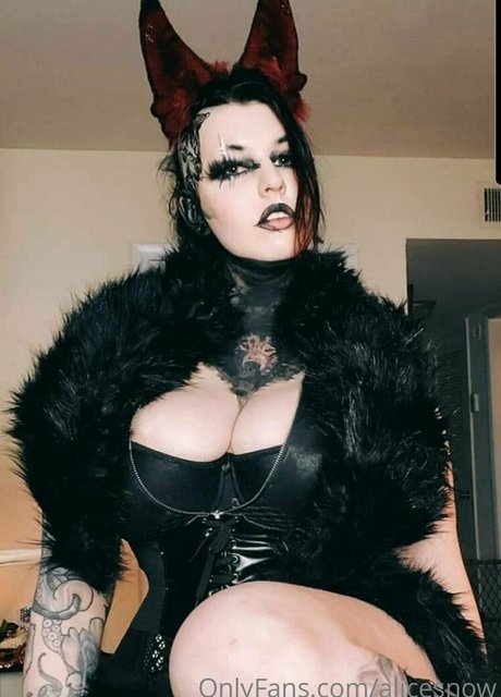 gloryhole wife onlyfans nudes artwork