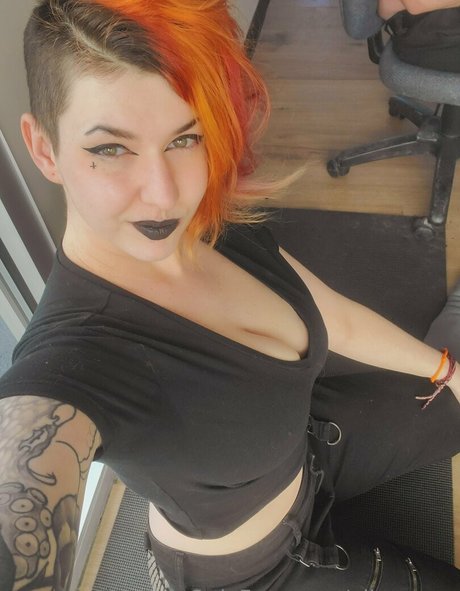 alicesnow onlyfans ass