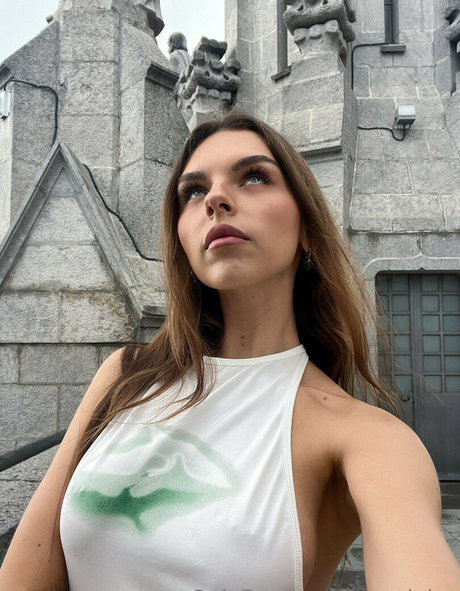 Vika Mednis onlyfans striptease