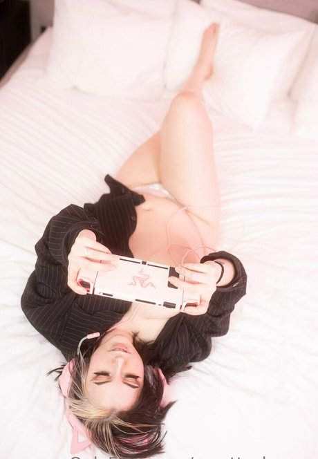 smutty bunny nude on onlyfans