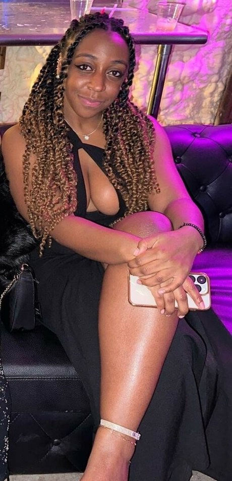 JazzyGuns onlyfans star