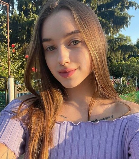 blowjob teen onlyfans sexy depiction