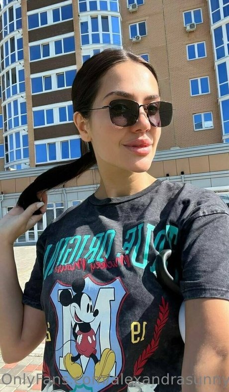 alexandrasunny naked on onlyfans