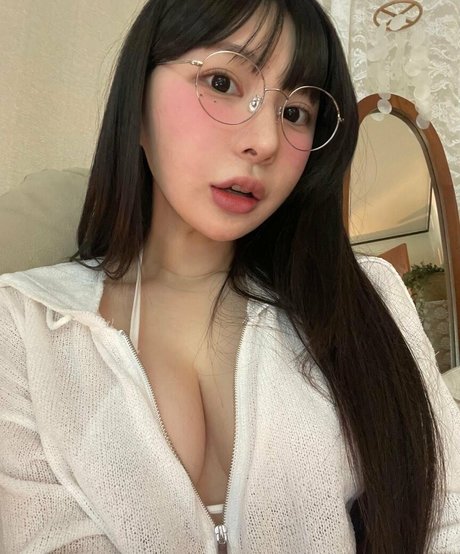 hairy pregnant onlyfans top view