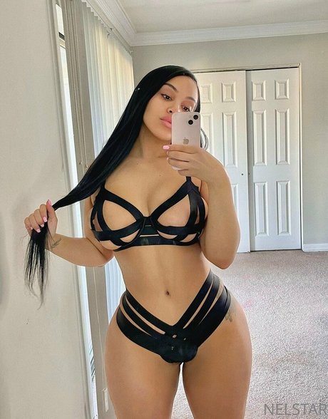 neljassenia nude only fans