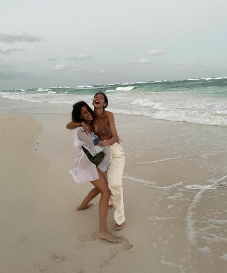 Anelia Moor onlyfans strip tease