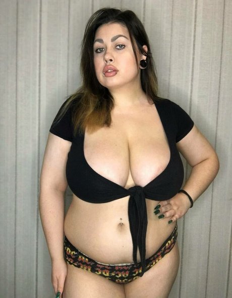 Mona Mia onlyfans naked