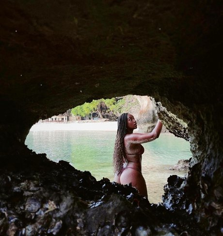 Iza Cantora desnuda onlyfans