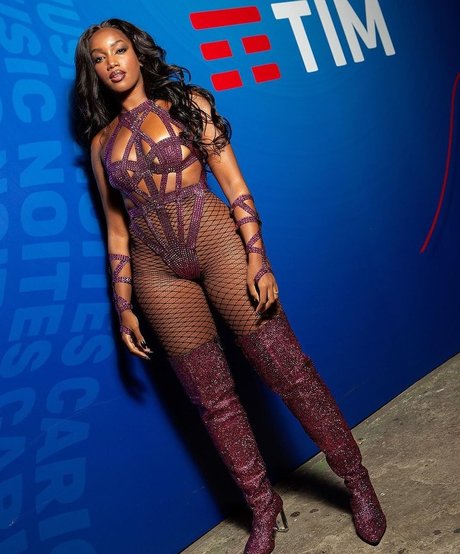 Iza Cantora onlyfans pics