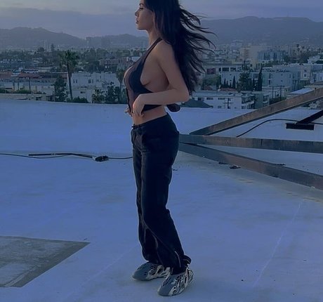 Bianca Censori nude only fans