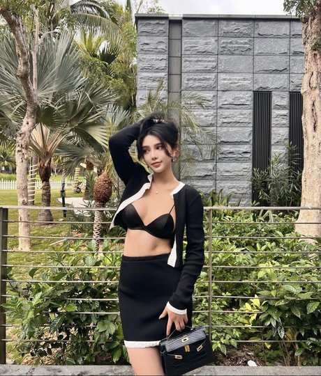 June Gong naked onlyfans leaked