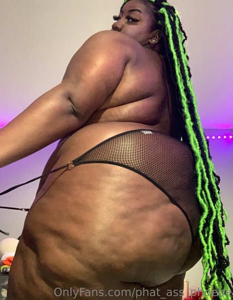 phat ass phoebe leaked onlyfans pics