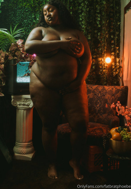 pawg thick onlyfans nudes selfie