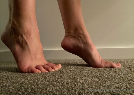 barefootlibran onlyfans photo