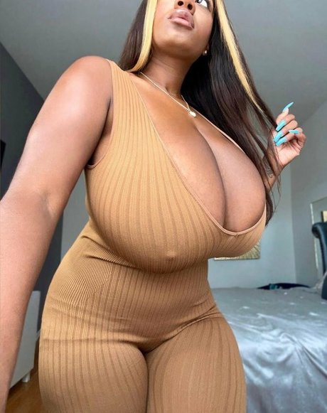 Yanithebbody1 onlyfans images