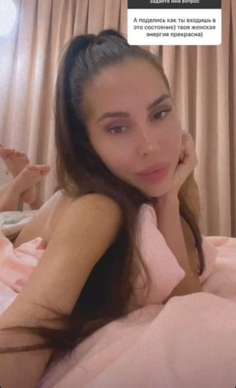Alina Lobacheva onlyfans strip tease