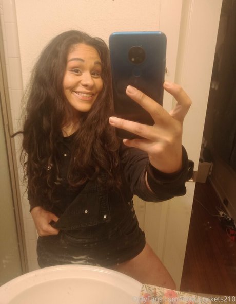 little pockets210 onlyfans archive