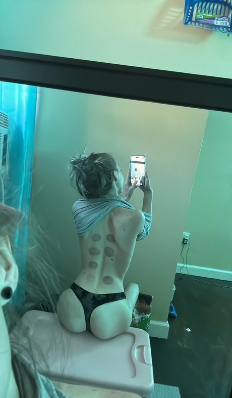 FrontDeskLady onlyfans posts