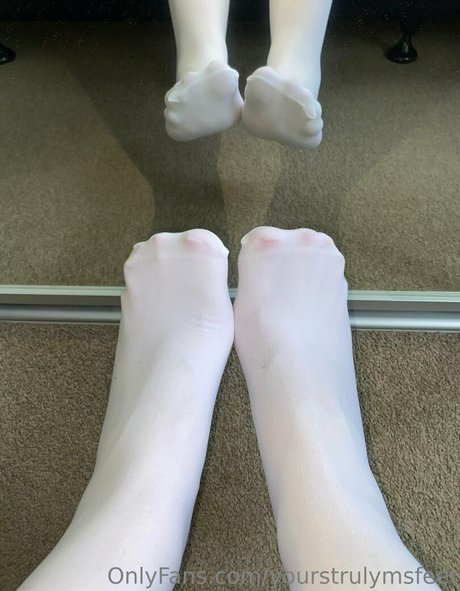 yourstrulymsfeet naked onlyfans pics