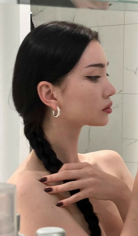 Aya Shalkar onlyfans model photo