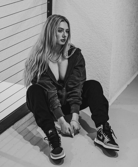 Miranda Cohen sexy onlyfans