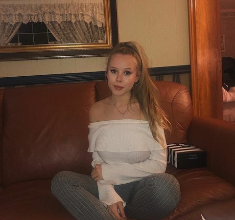 Emily Kyte onlyfans nude tits